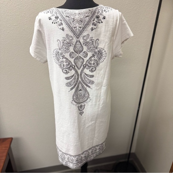 Venus Elegant White Embellished Tunic. Size Large. - Picture 4 of 9